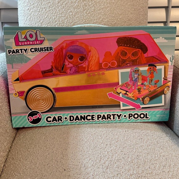 NEW L.O.L. Surprise! Party Cruiser Car Dance Party Pool Doll Toy Vehicle - Picture 3 of 6